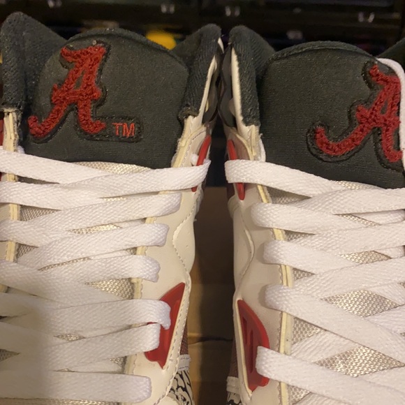 Selling a pair of preowned Nike High sc trainer. - Picture 4 of 11